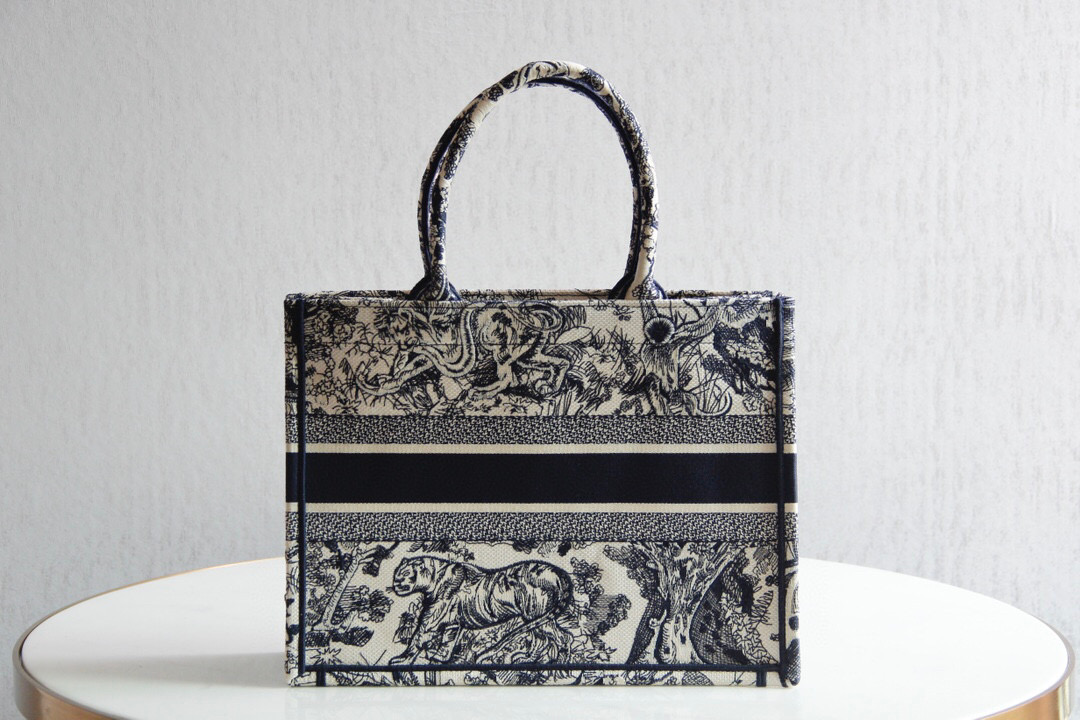 D*or book tote