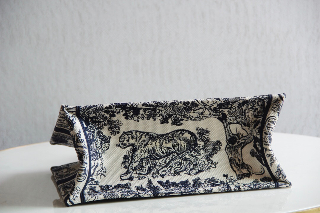 D*or book tote