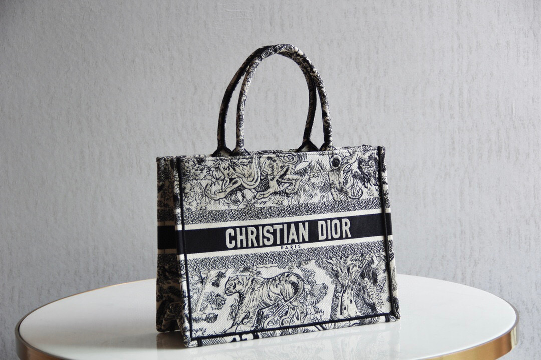 D*or book tote