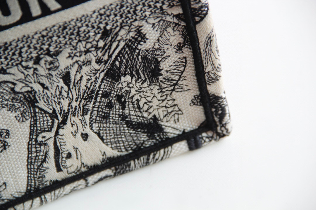 D*or book tote