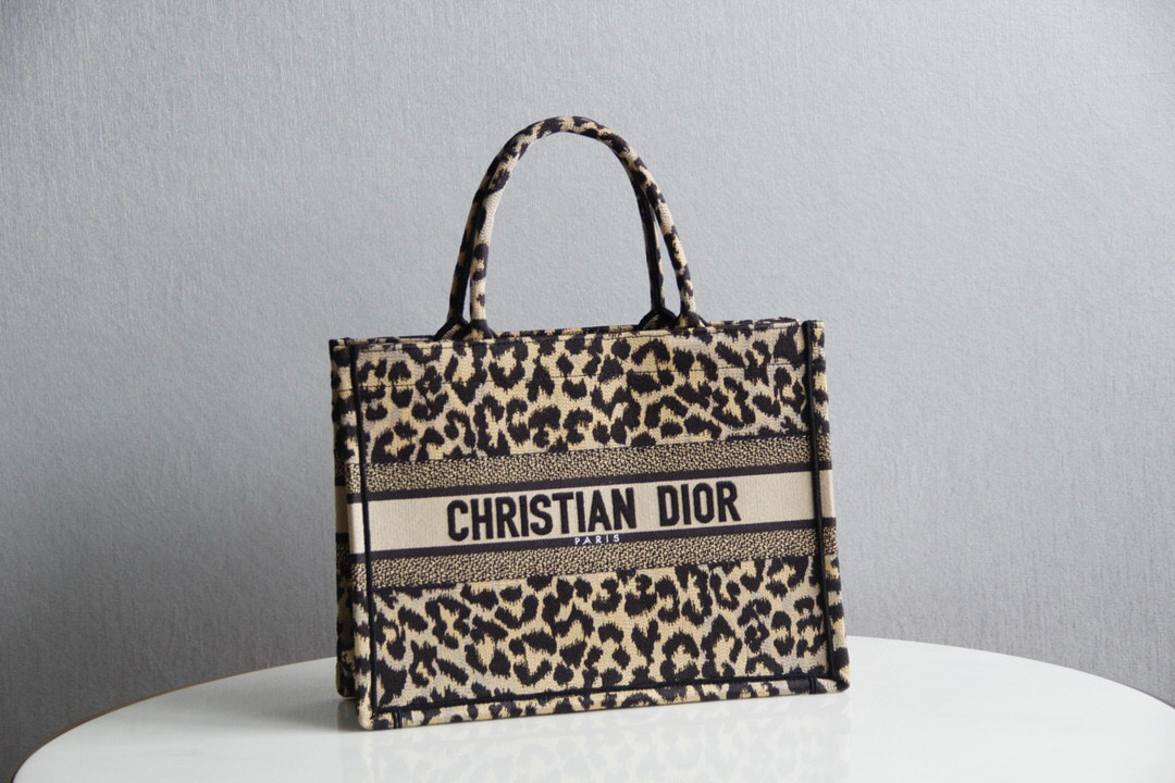 D*or book tote
