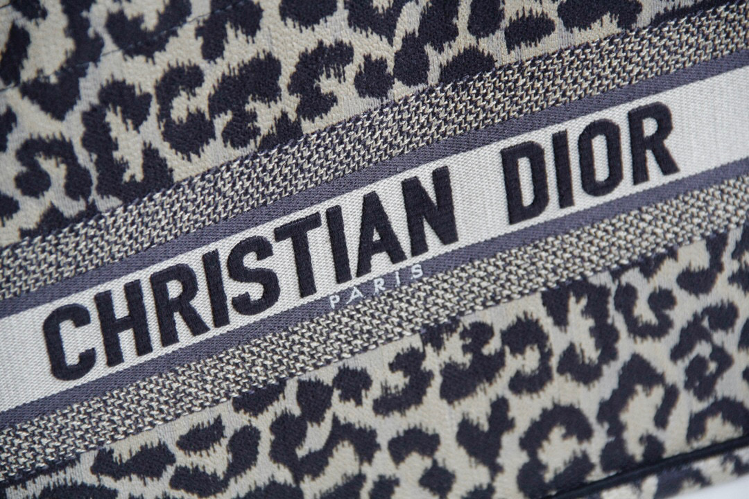 D*or book tote