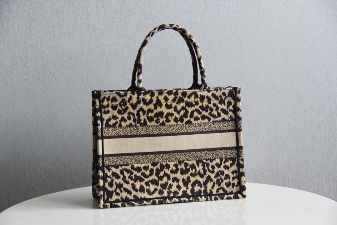 D*or book tote