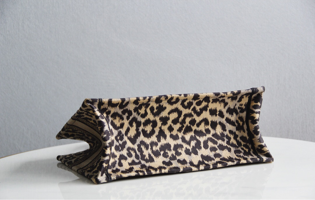 D*or book tote