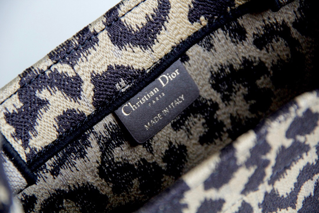 D*or book tote
