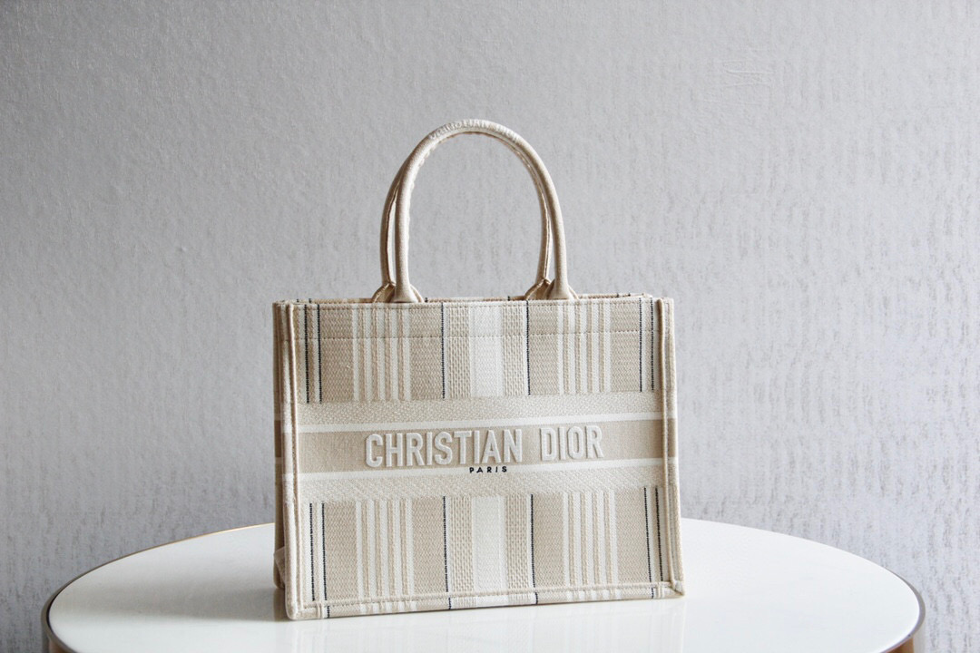 D*or book tote