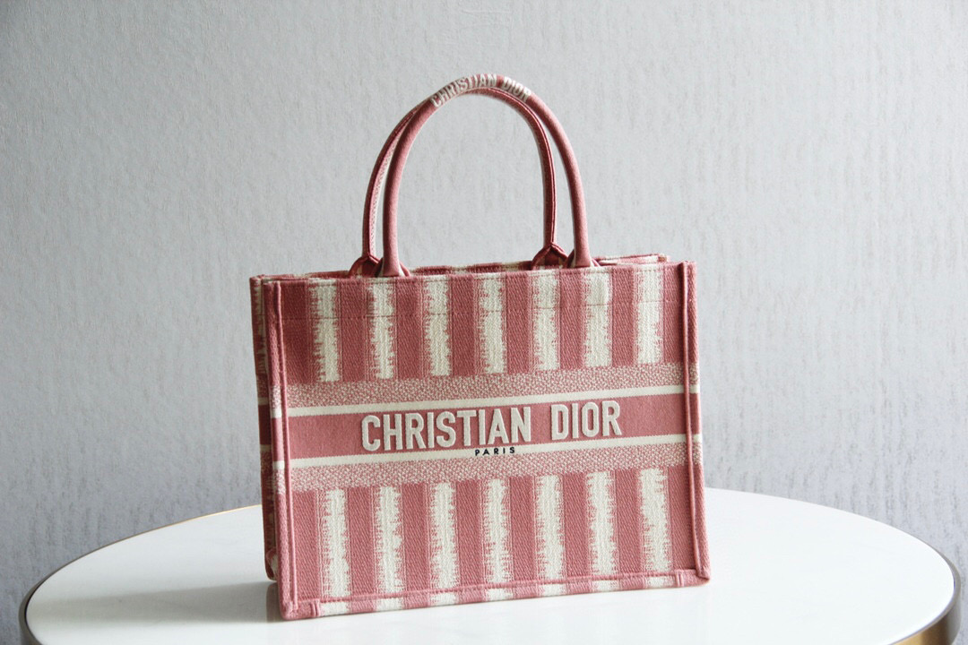 D*or book tote