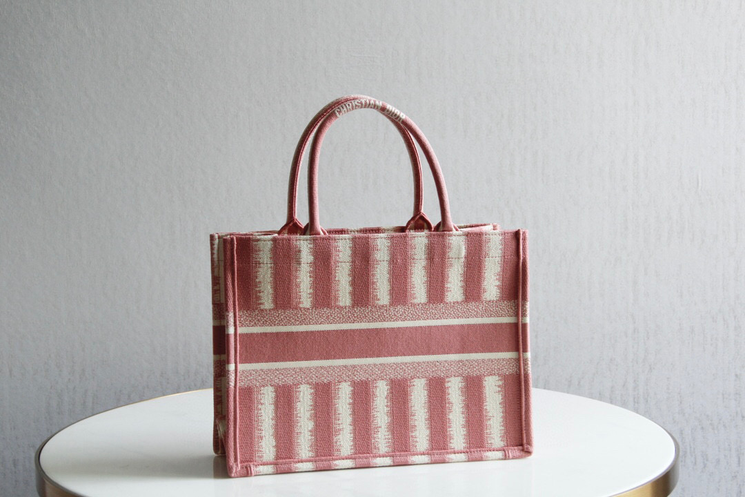 D*or book tote