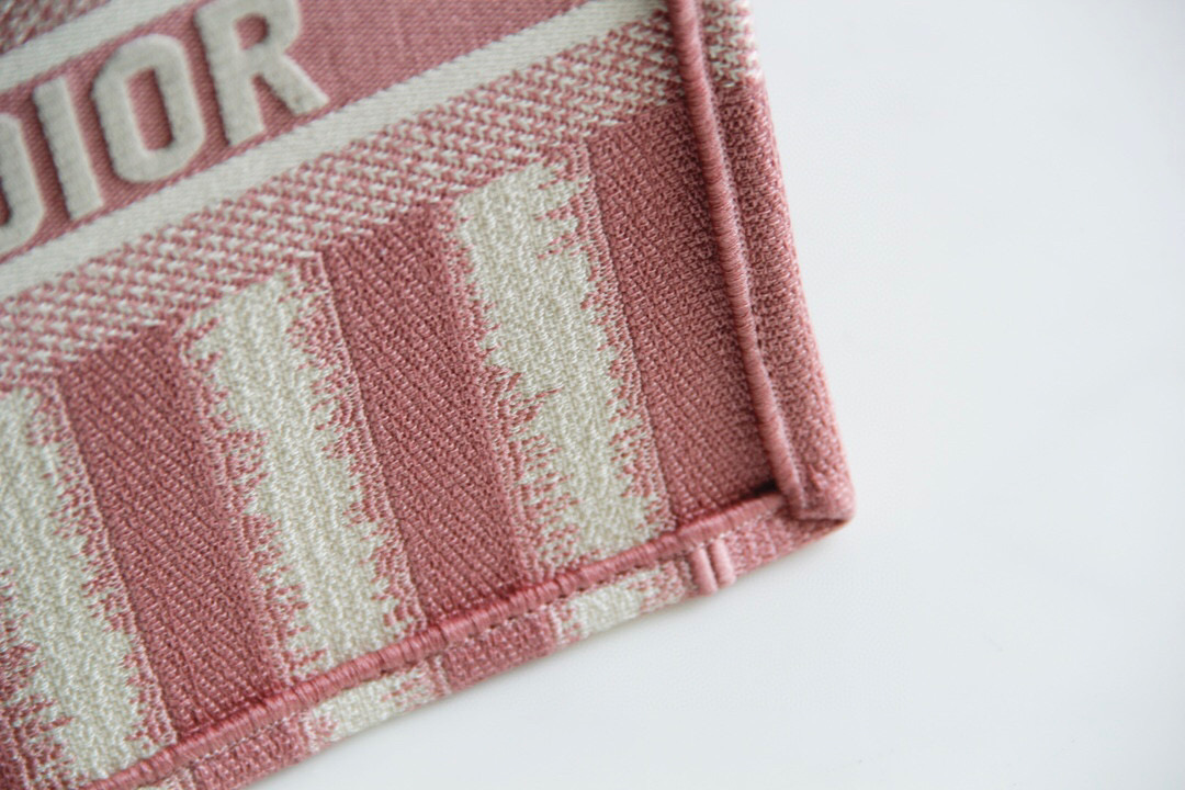 D*or book tote