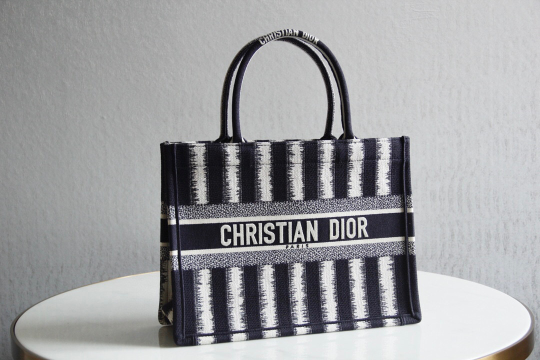 D*or book tote