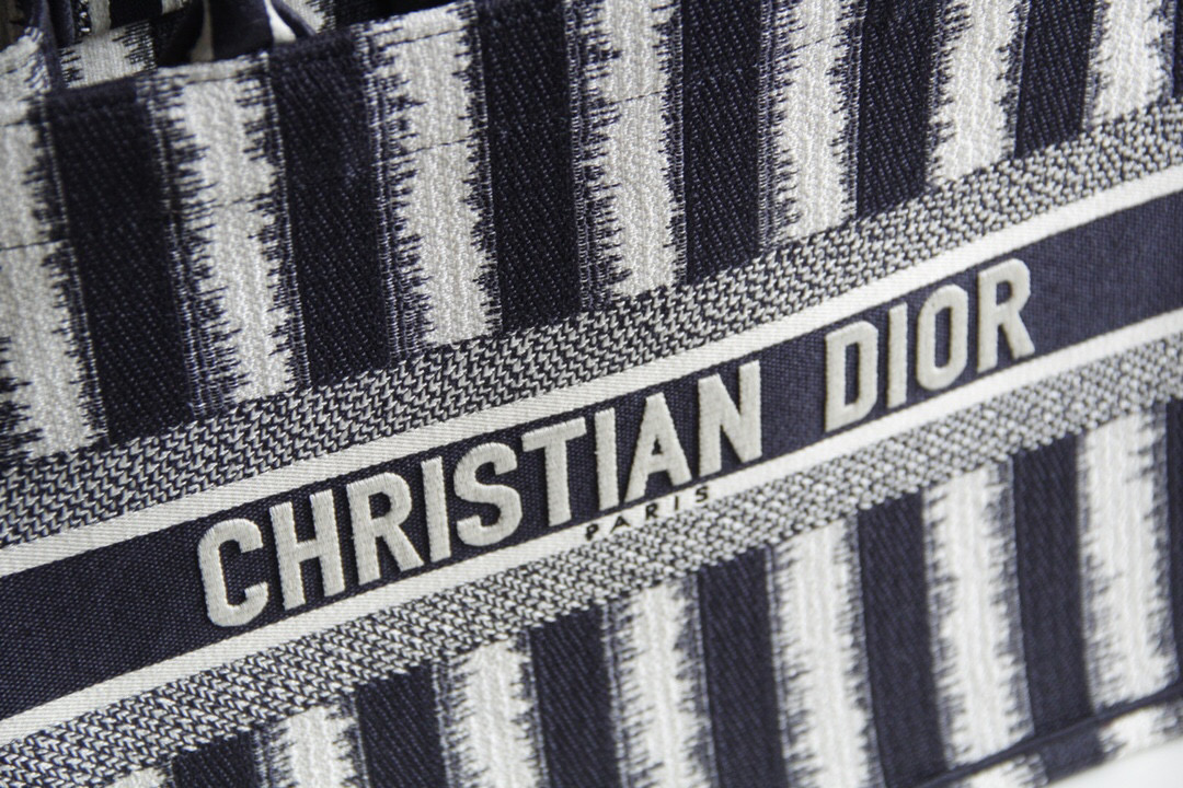 D*or book tote