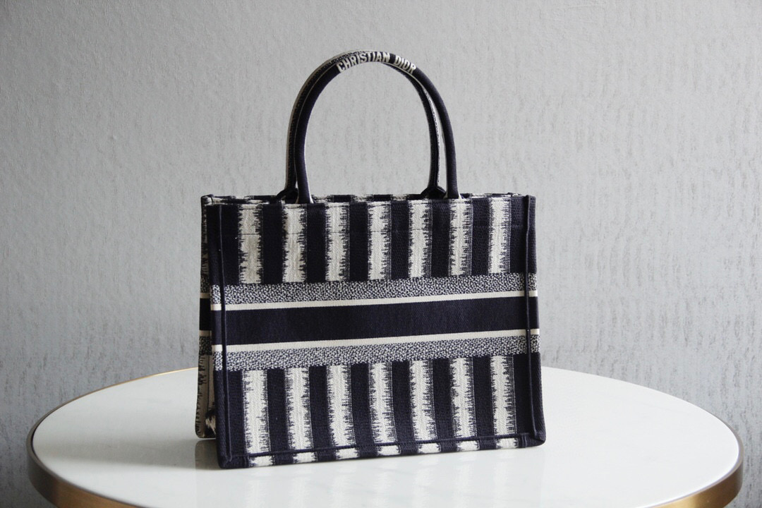D*or book tote