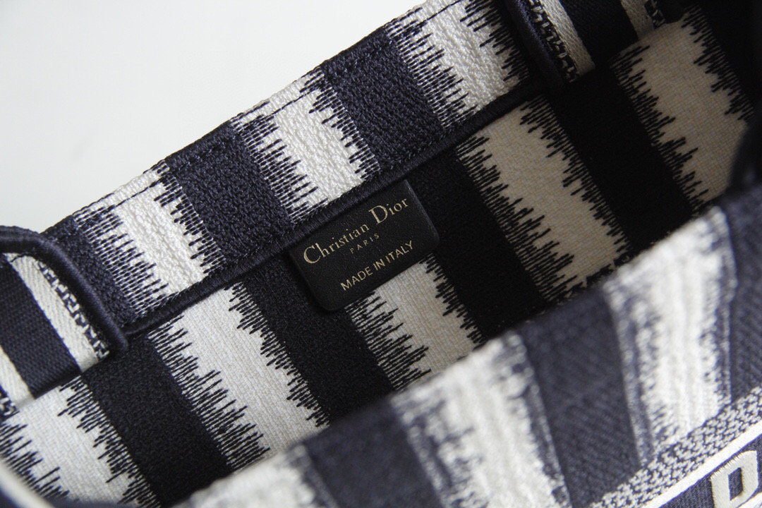 D*or book tote