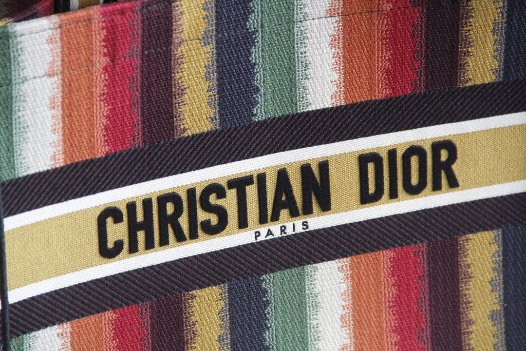 D*or book tote