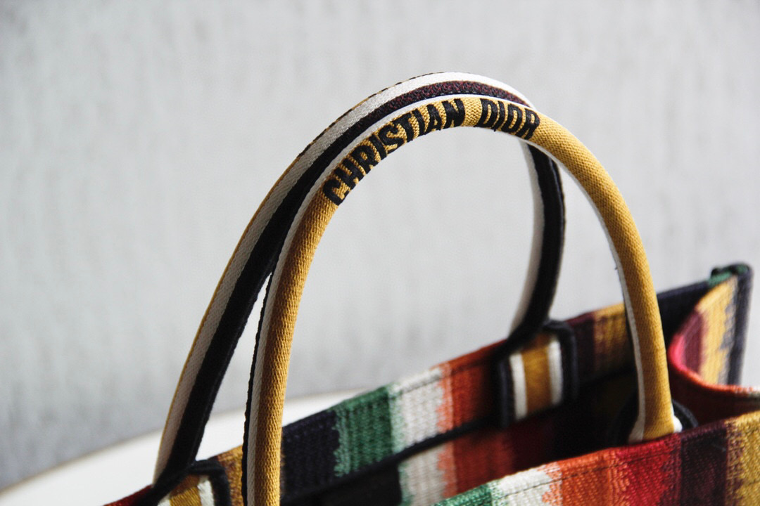 D*or book tote