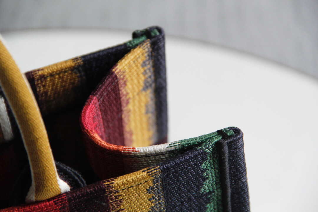 D*or book tote