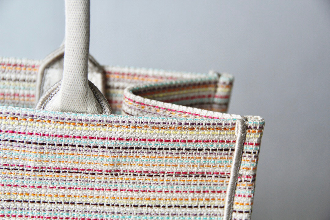 D*or book tote
