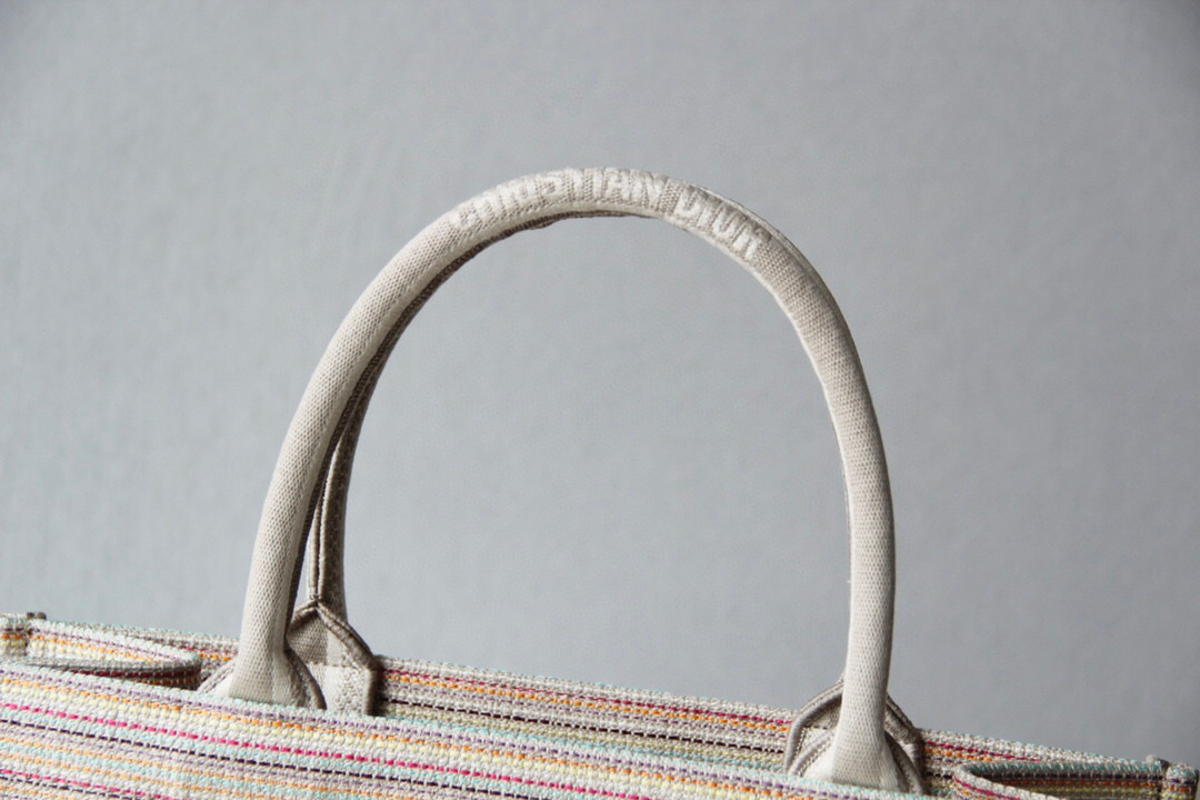 D*or book tote
