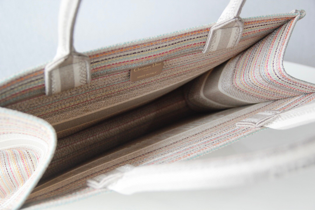 D*or book tote