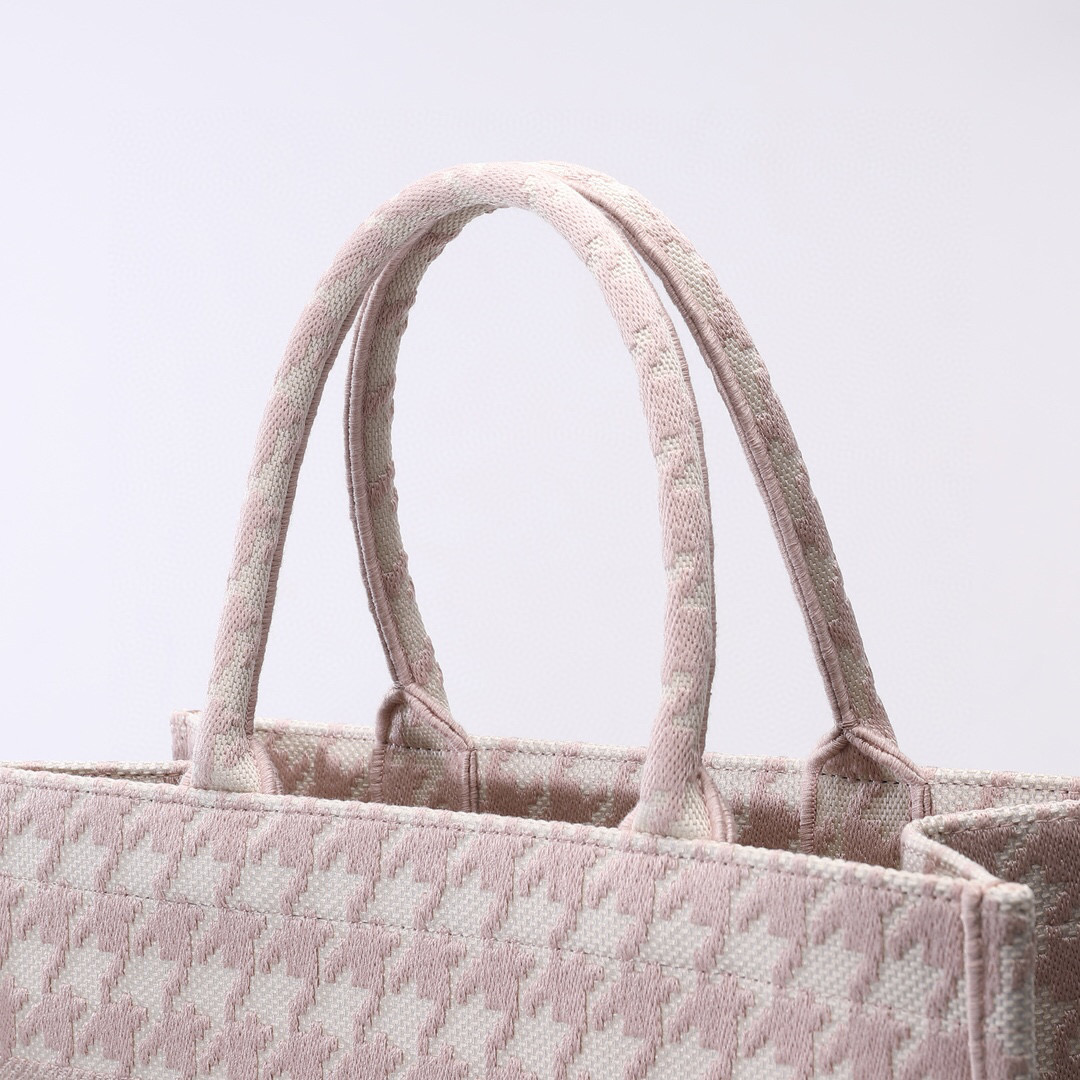 D*or book tote