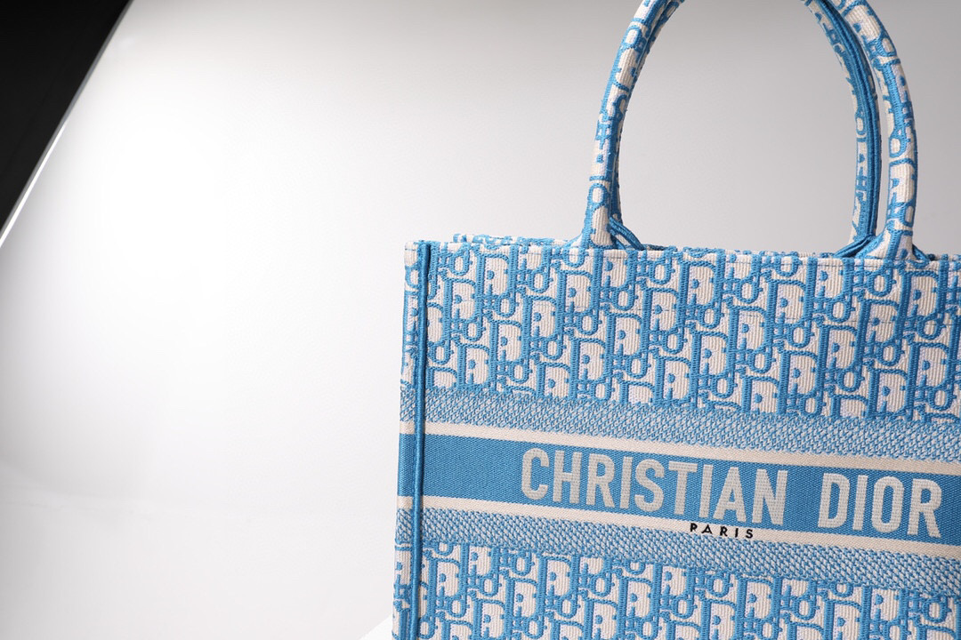 D*or book tote