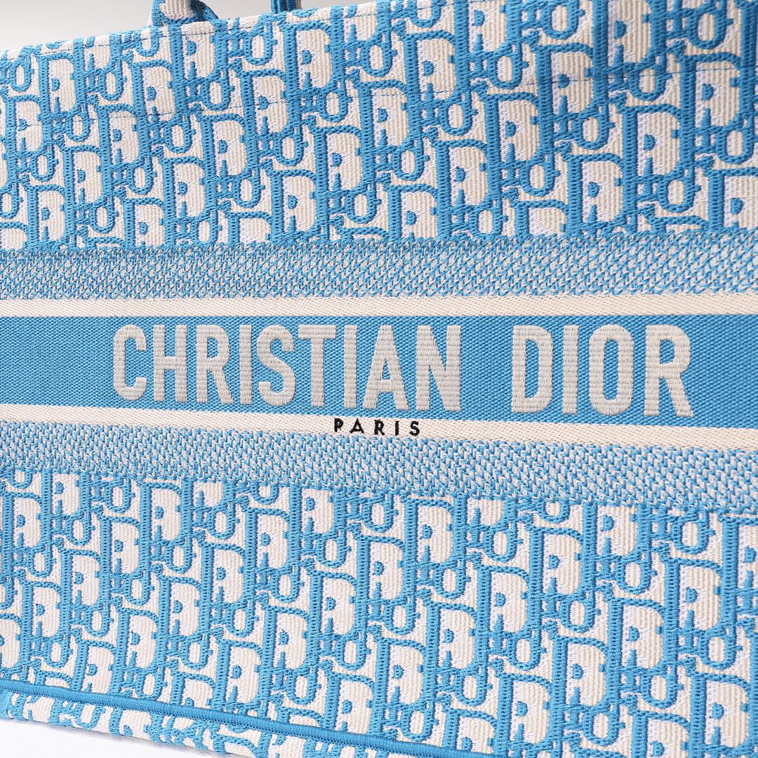 D*or book tote