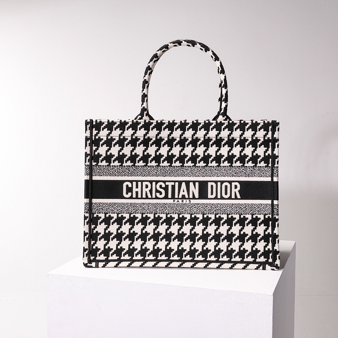 D*or book tote