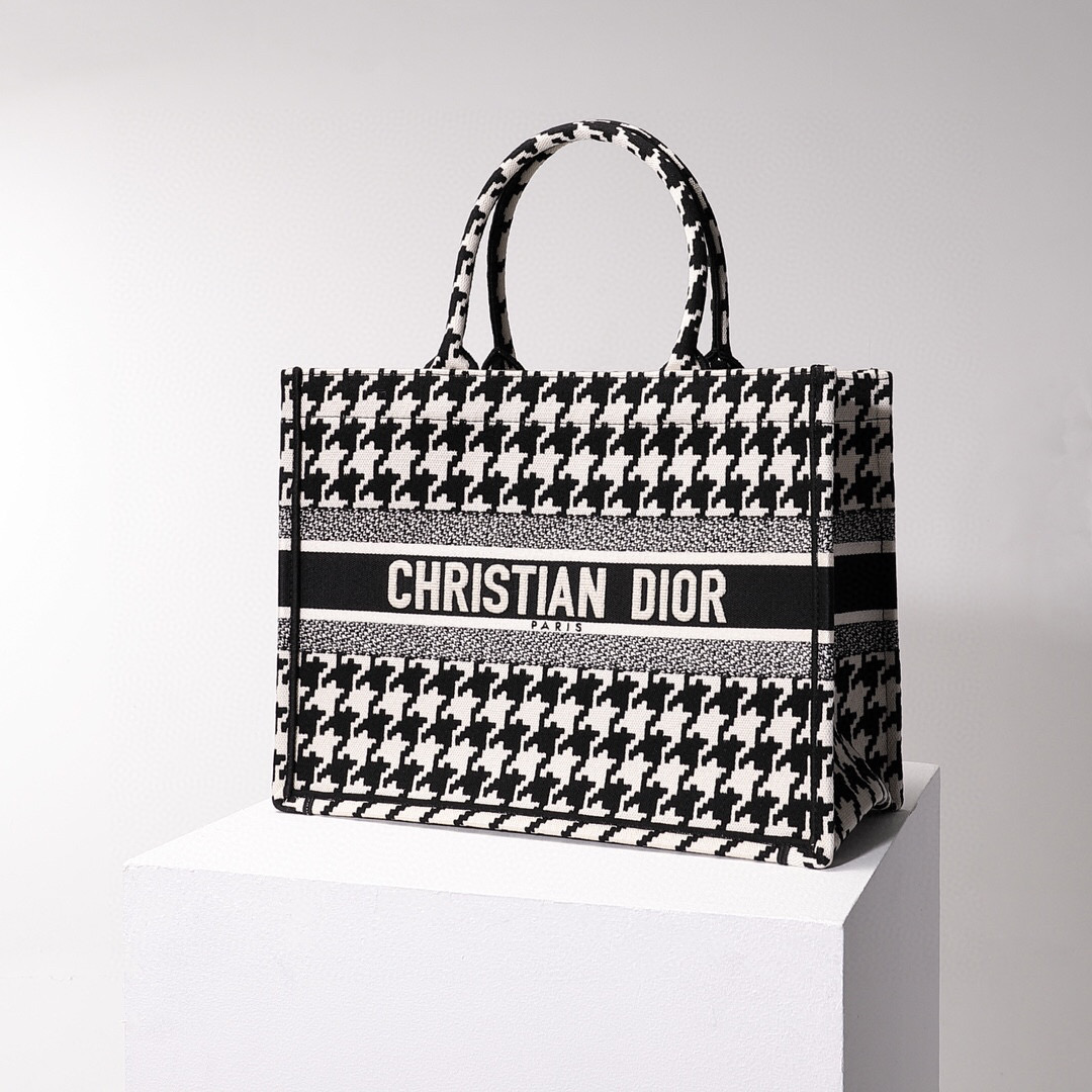 D*or book tote