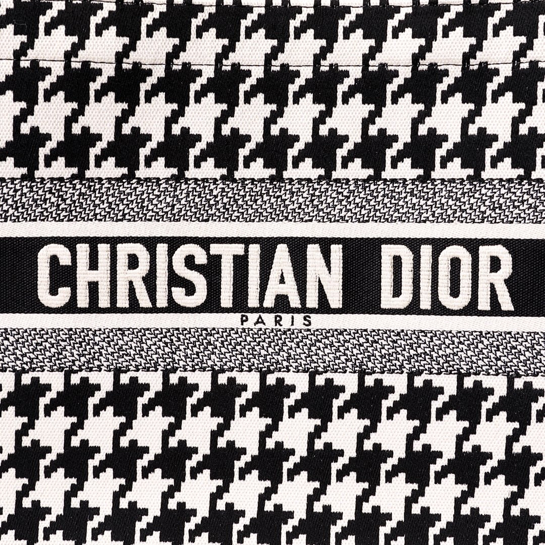 D*or book tote