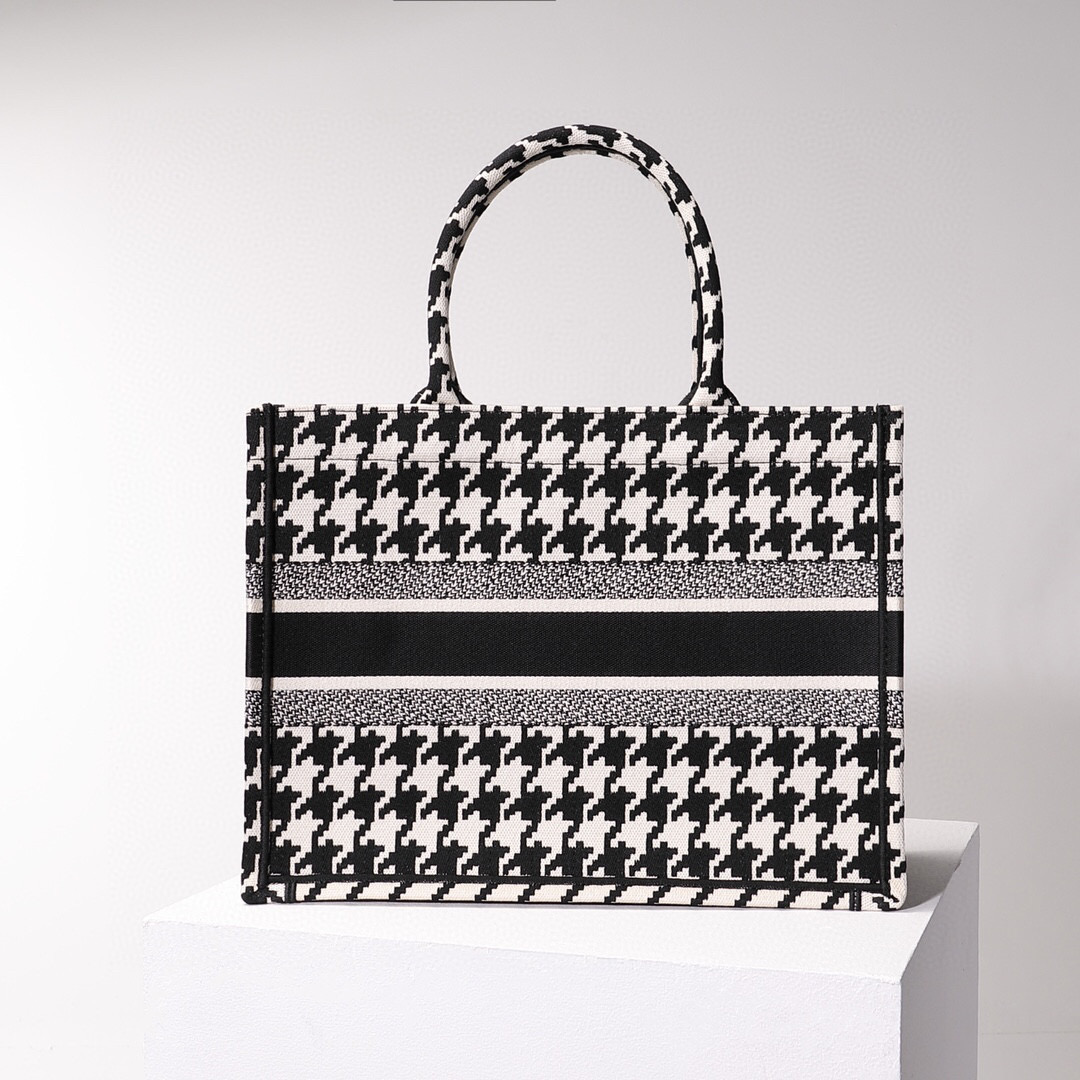D*or book tote