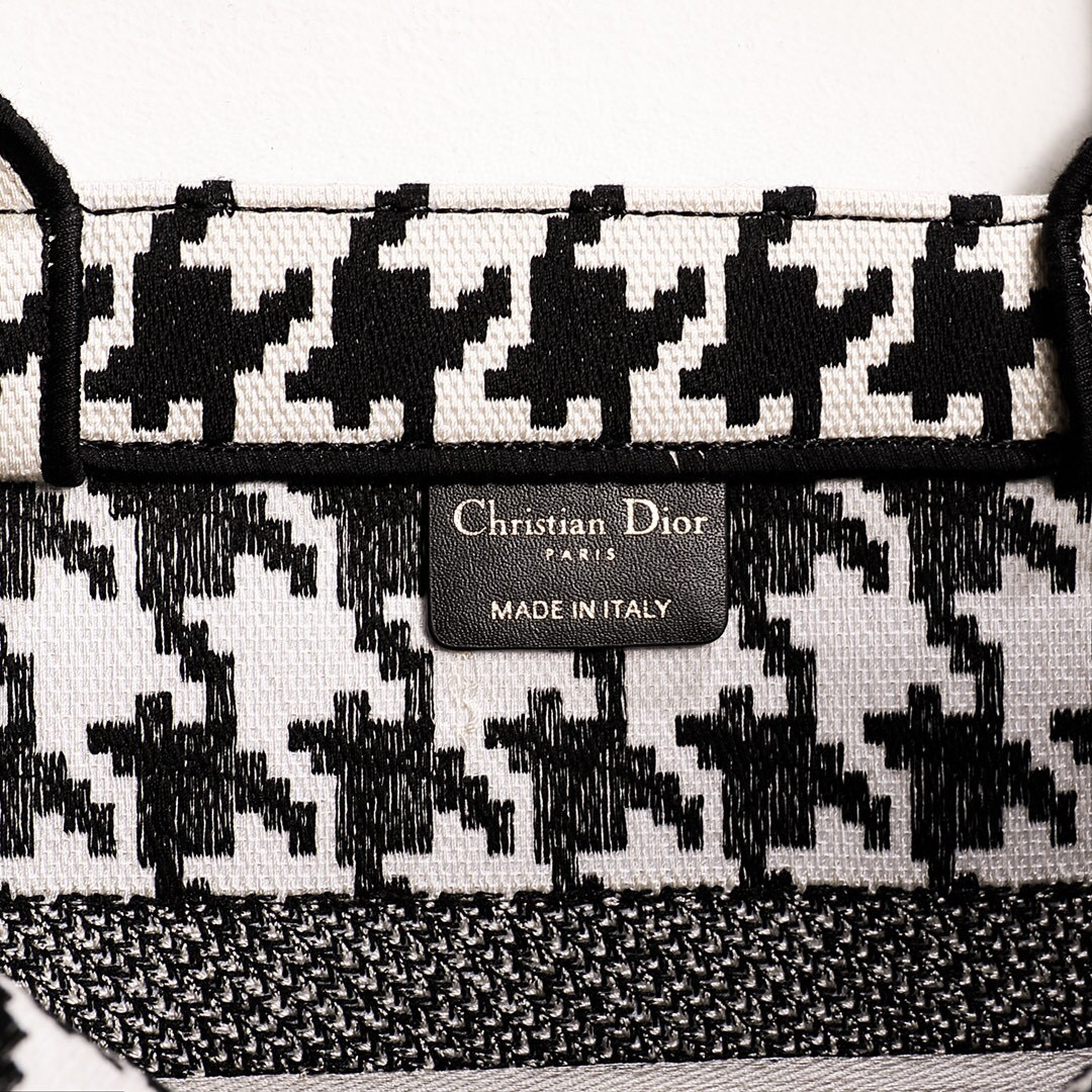 D*or book tote