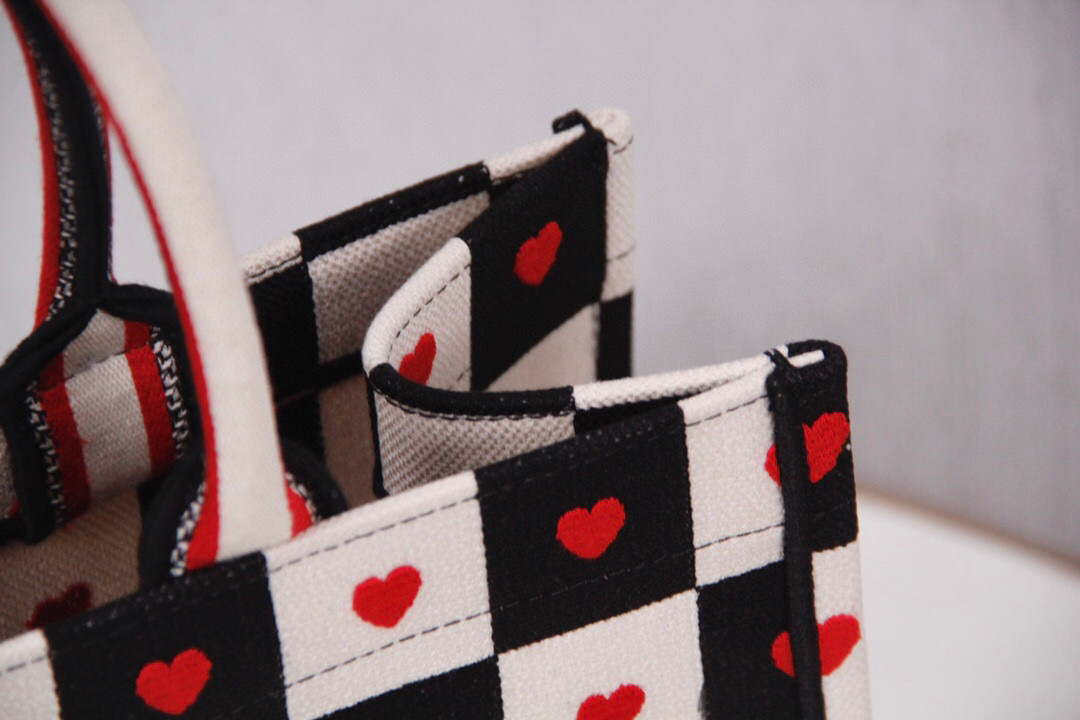 D*or book tote