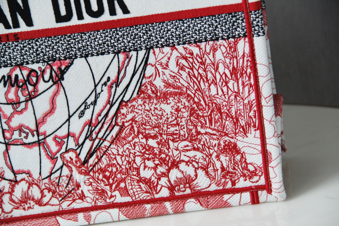 D*or book tote
