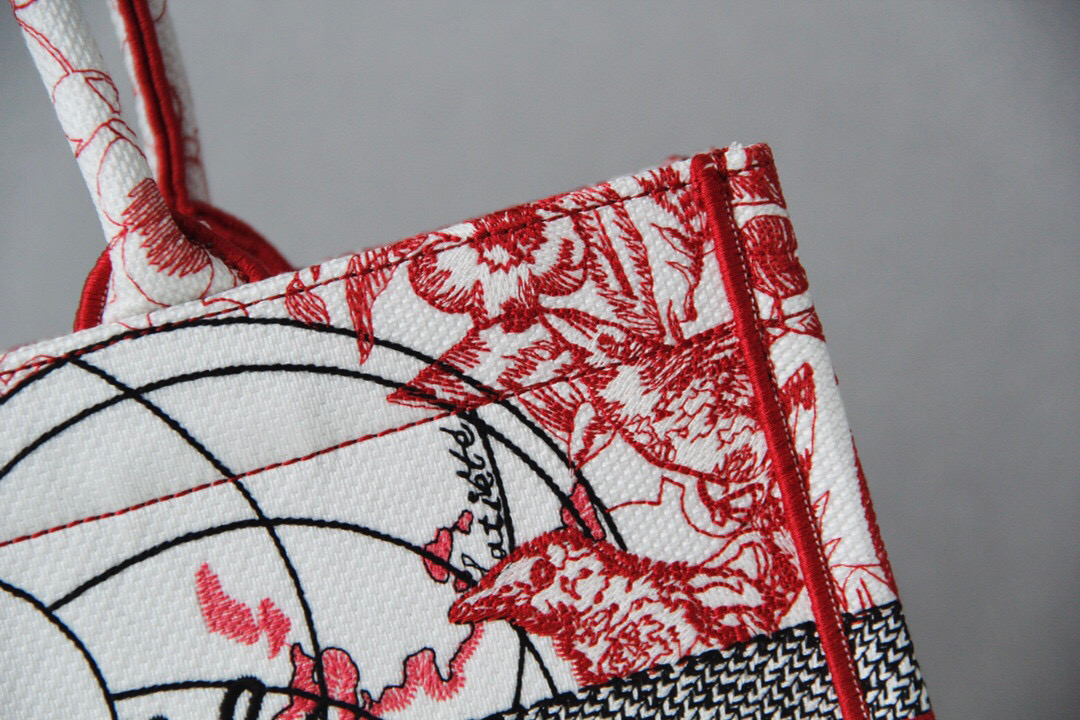 D*or book tote