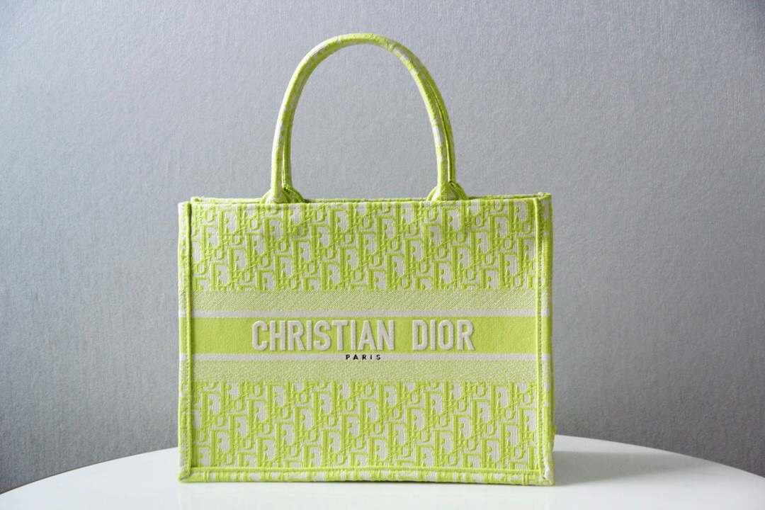 D*or book tote