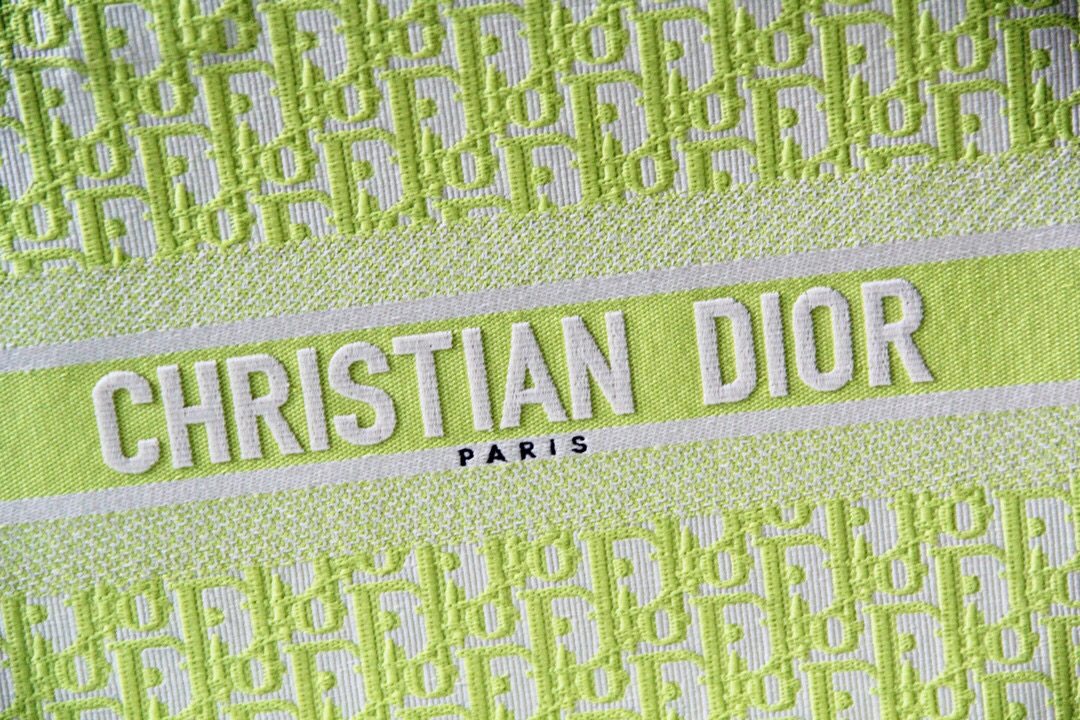 D*or book tote
