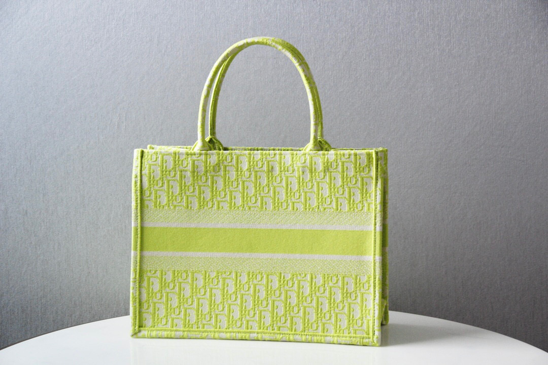 D*or book tote