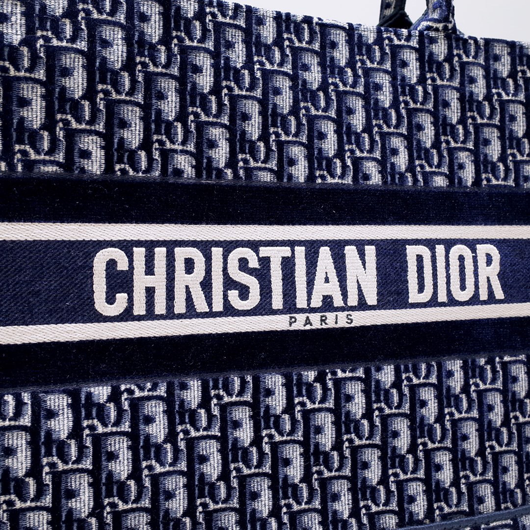 D*or book tote
