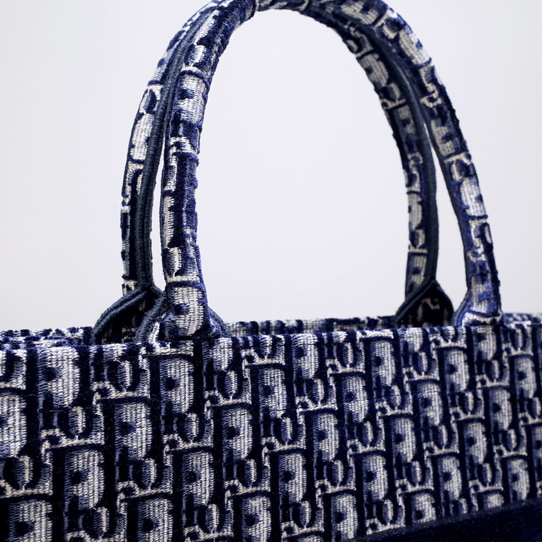 D*or book tote