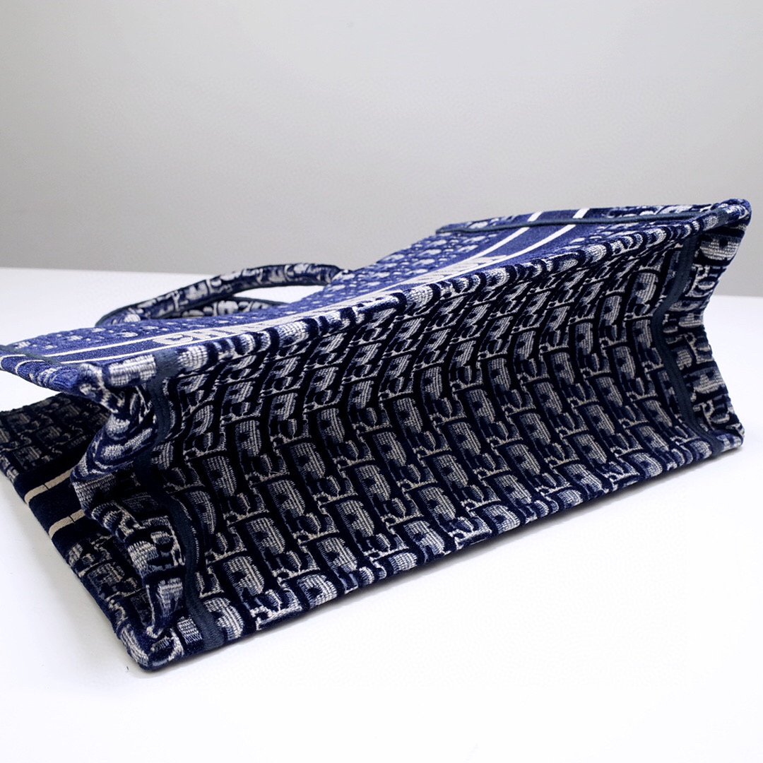 D*or book tote