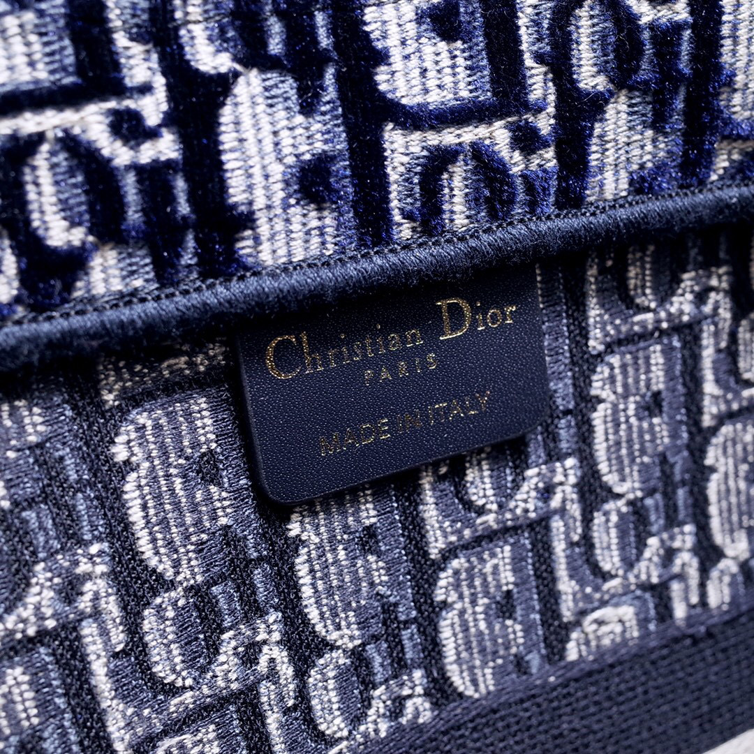 D*or book tote