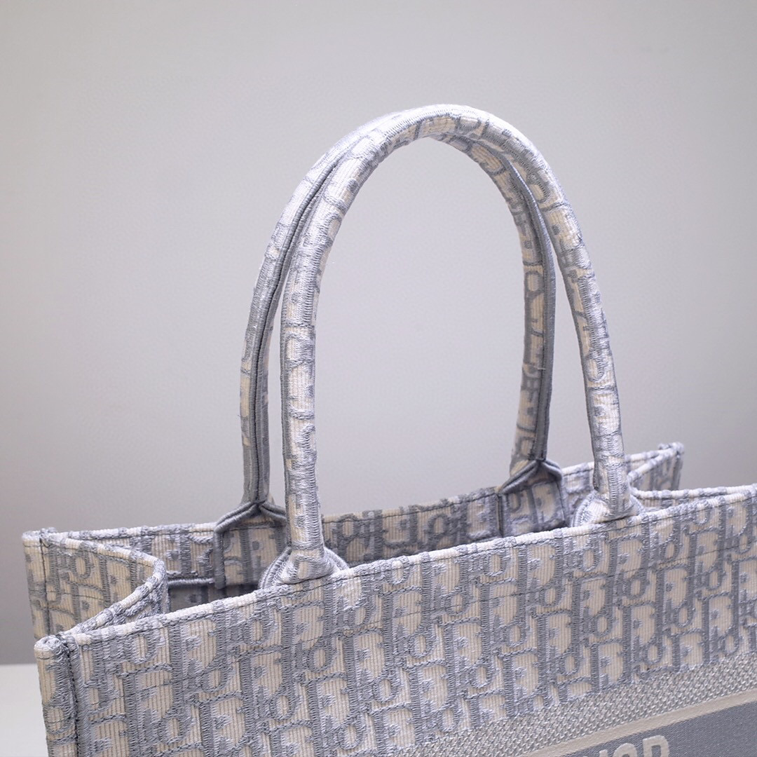 D*or book tote