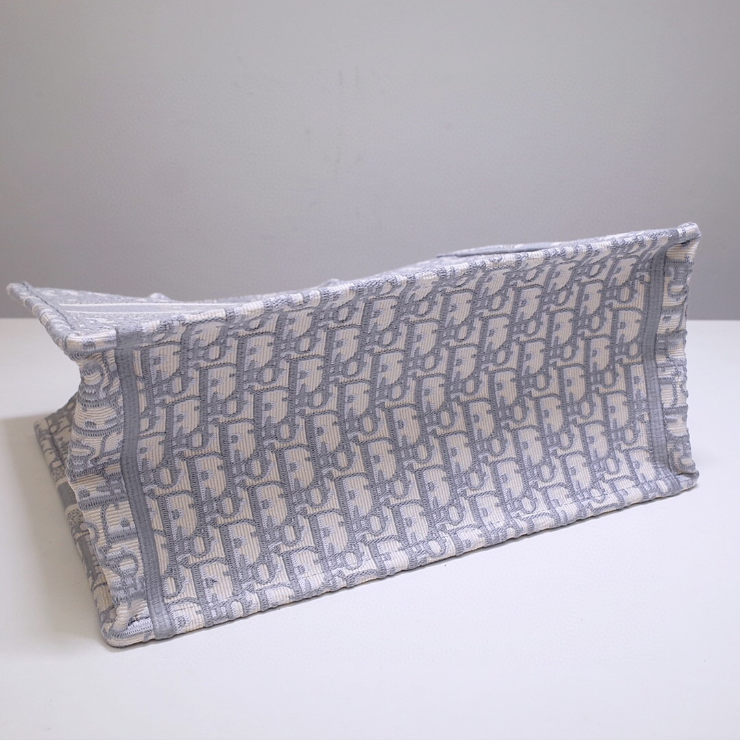 D*or book tote