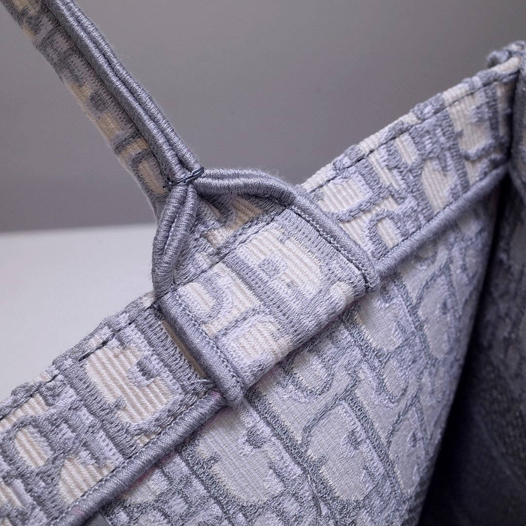D*or book tote