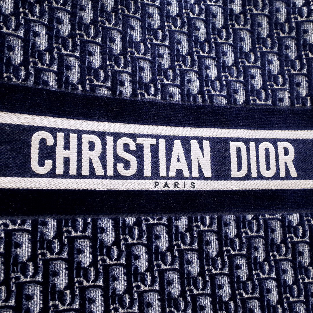 D*or book tote