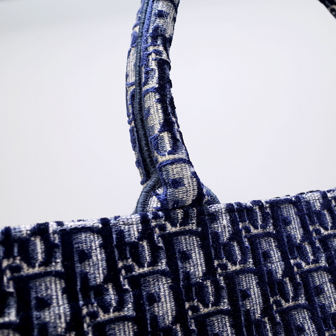 D*or book tote