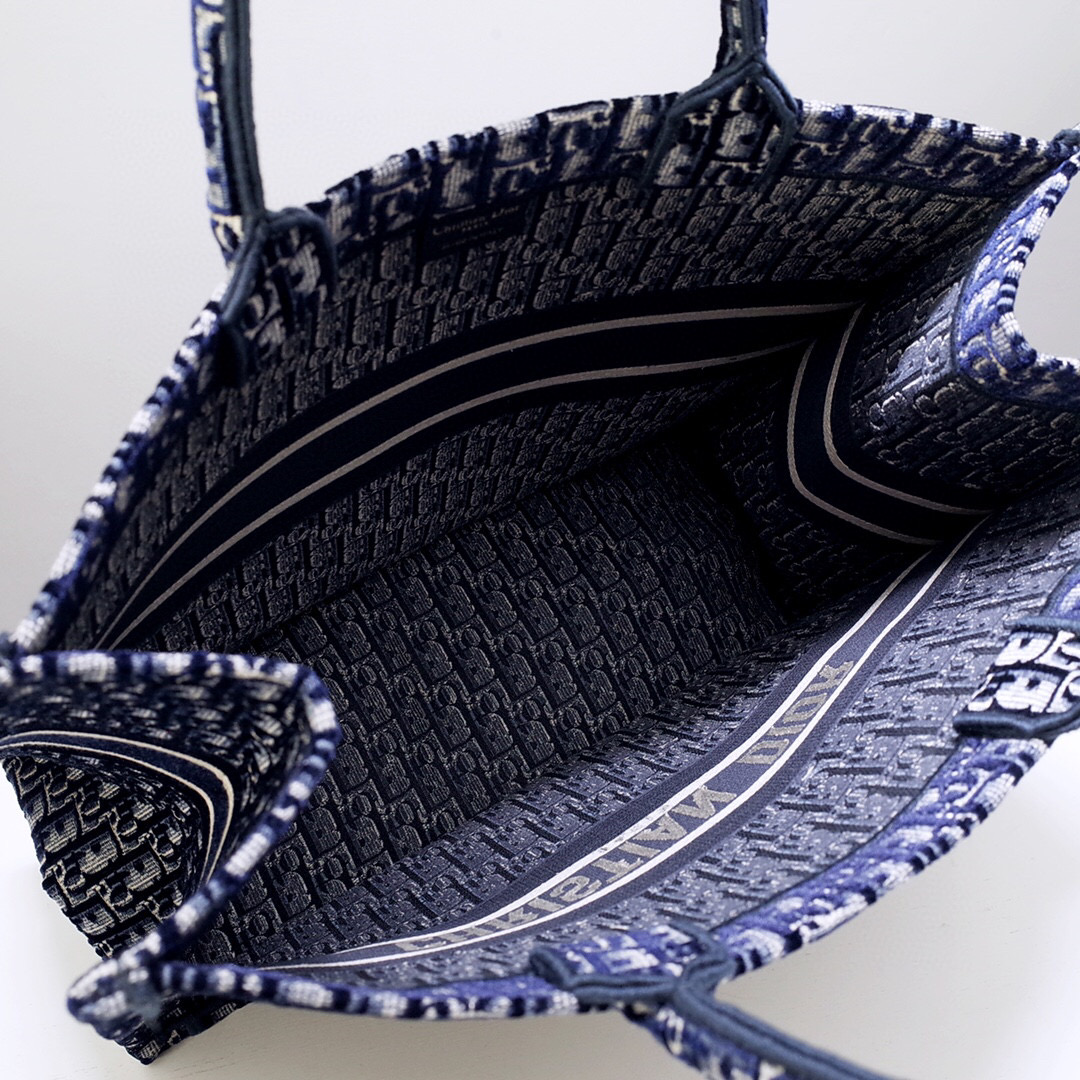 D*or book tote
