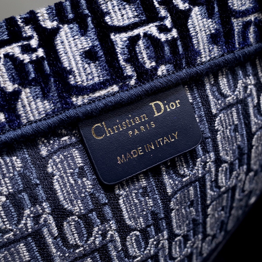D*or book tote