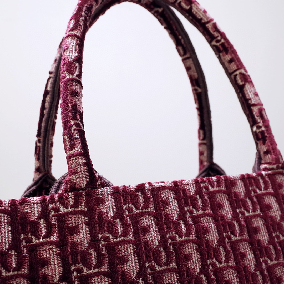D*or book tote