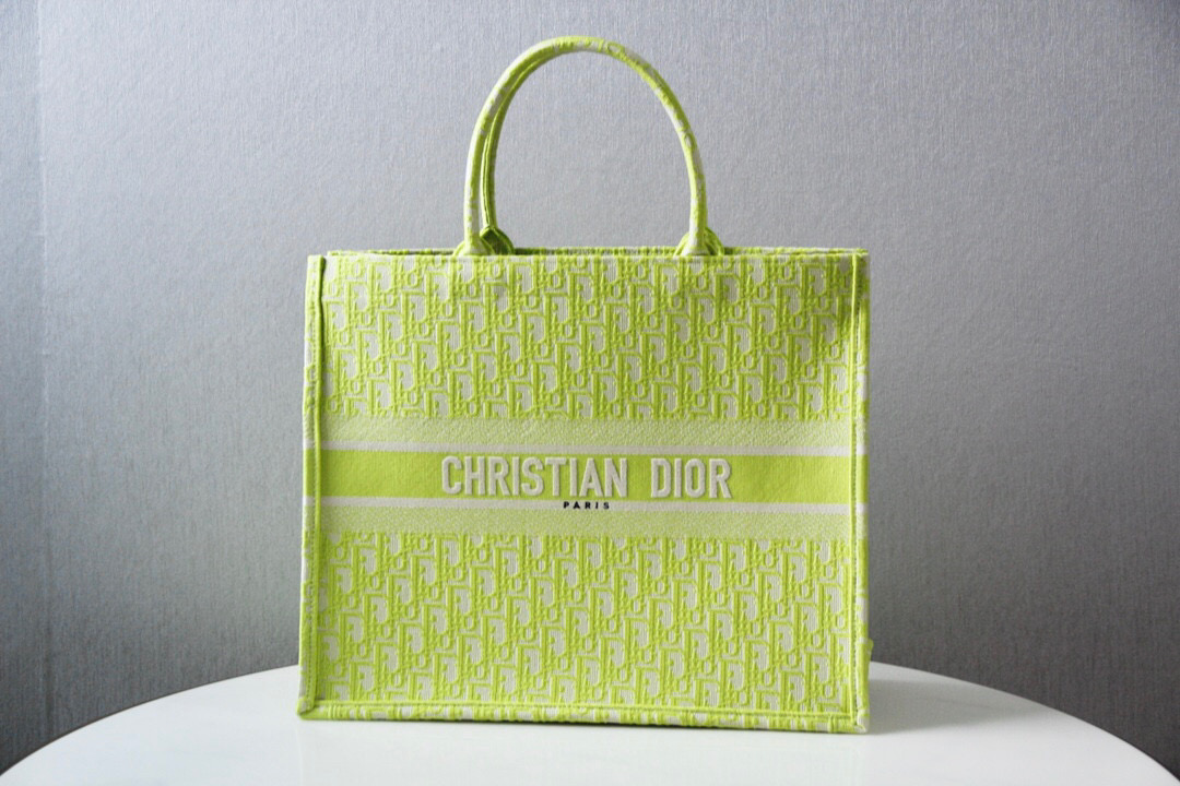 D*or book tote